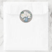 Geschilderd Stoffig Blauw Mason Jar en Witte Bloem Ronde Sticker (Tas)