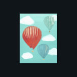 Geschilderde heteluchtballonnen en witte wolken canvas afdruk<br><div class="desc">Voeg wat stijl toe aan uw muur met deze canvasprint met geschilderde illustraties van hete luchtballonnen in rood, blauw en groen, samen met enkele donzige witte wolken tegen een zachte lichtblauwe lucht.</div>