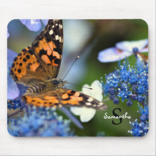 Geschilderde Lady Butterfly op een blauwe hortensi Muismat