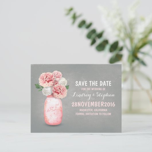 Geschilderde metselaarpot en roze bloemen bewaren  aankondigingskaart (Staand voorkant)