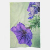 Geschilderde Paarse Petunia keukenhanddoek (Verticaal)