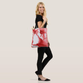 Geschilderde rode bloemblaadjes tote bag (Op model)