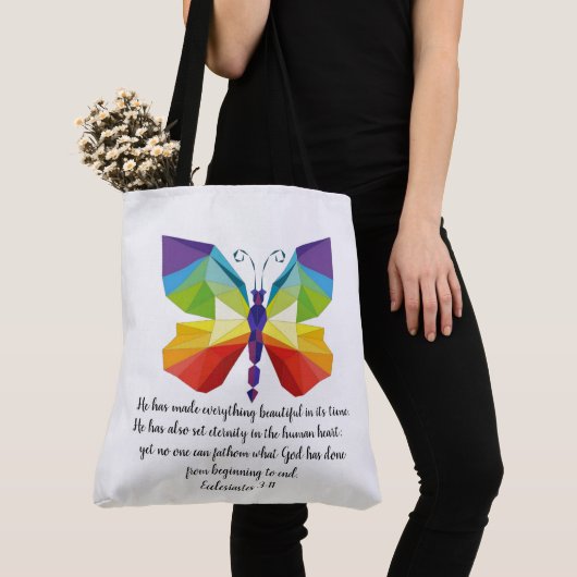 Geschilderde vlinder met vers van ecclesiastes 3:1 tote bag (Dichtbij)