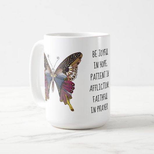 Geschilderde vlinder met vers van Romeinen 12:12 Koffiemok (Voorkant links)
