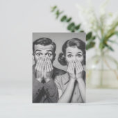 Geschokte retro paar portret briefkaart (Staand voorkant)