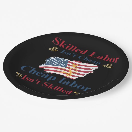 Geschoolde arbeid is geen goedkope Amerikaanse vla Papieren Bordje (Gekanteld)