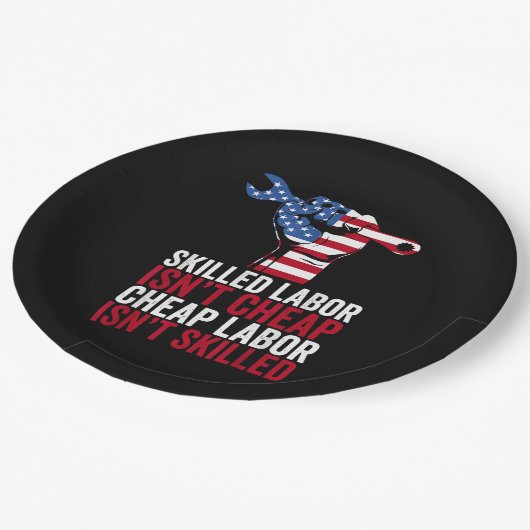 Geschoolde arbeid is geen goedkope arbeidsdag papieren bordje (Gekanteld)