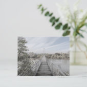 Geschorste brug over de rivier briefkaart (Staand voorkant)