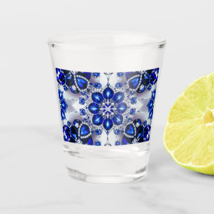 Geschoten glas met blauw-witte kleuren