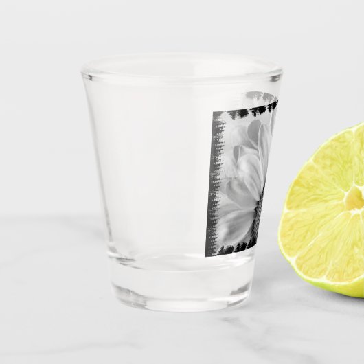 Geschoten in silhouet shot glas (Links)