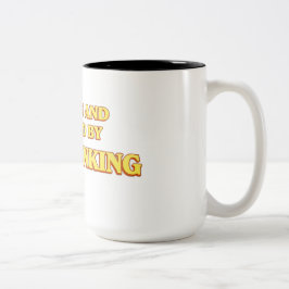 Geschreven en Geregisseerd door Overthinking Shirt Tweekleurige Koffiemok