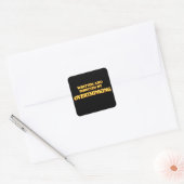 Geschreven en Geregisseerd door Overthinking Vierkante Sticker (Envelop)