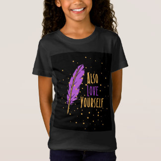 geschreven in gele en paarse kleur . t-shirt