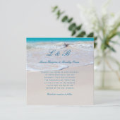 Geschreven in Sand Tropical Beach Wedding Invitati Kaart (Staand voorkant)