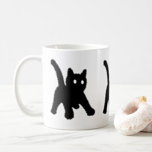 Geschrokken verrast zwarte kat meme grappig koffiemok (Met donut)