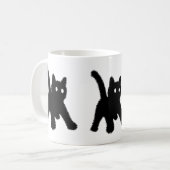 Geschrokken verrast zwarte kat meme grappig koffiemok (Voorkant links)