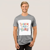 "Geschud, niet geroerd." Tri-Blend Shirt (Voorkant volledig)