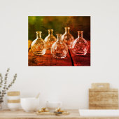 Gesjabloneerde heldere glazen flessen op een houte poster (Keuken)