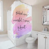 Geslaagde vrouw Quote Roze Waterverf Ombre Bold Douchegordijn (In situ)
