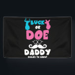 Geslacht Buck of Doe Papa komt overeen met Baby Spandoek<br><div class="desc">Buck of doe pappa houdt van je familieontwerp in roze en blauw voor genderopenbaring,  zwangerschapsuitkondiging of baby shower party. Grappig eten om de geboorte van een pasgeboren baby jongen of meisje te vieren!</div>