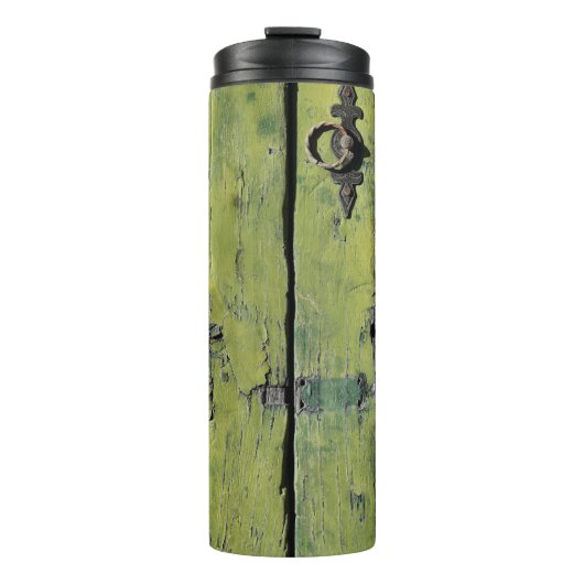 Gesloten bruine houten deur met twee panelen thermosbeker (Voorkant)