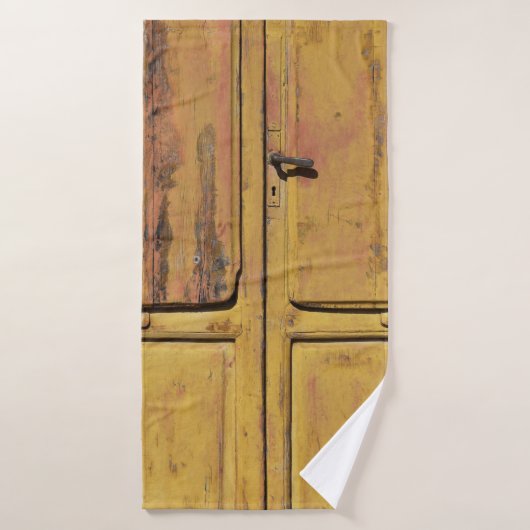 Gesloten bruine houten kast badhanddoek (Badhanddoek)