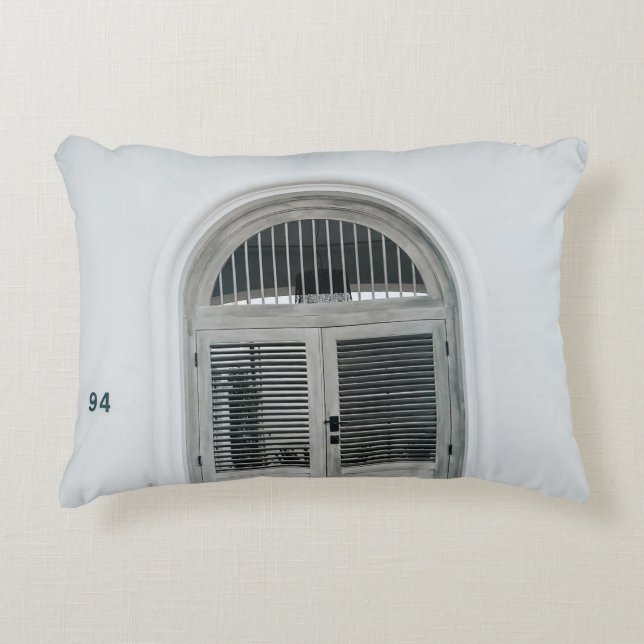 GESLOTEN DRUKDEUR BINNEN ZWARTE LICHTE ZIN ACCENT KUSSEN (Voorkant)