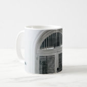 GESLOTEN DRUKDEUR BINNEN ZWARTE LICHTE ZIN KOFFIEMOK (Voorkant links)