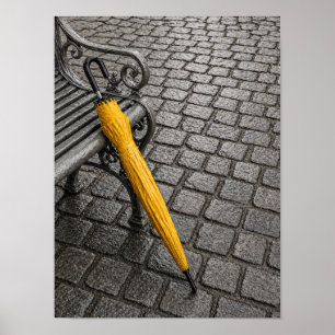 Gesloten Gele Paraplu Naast Parkbank Poster