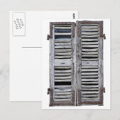 Gesloten venster met oude houten luiken briefkaart (Voorkant / Achterkant)