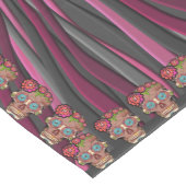 Gesneden-hout-look suikerschedel w / Floral Crown Medium Tafelloper (Hoek)