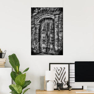 Gesneden houten deur van een verlaten paleis poster