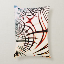 Gesneden lijnen van verschillende kleuren op licht accent kussen