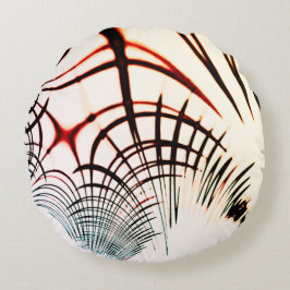 Gesneden lijnen van verschillende kleuren op licht rond kussen