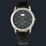 Gespecialiseerde afstudeerafdeling voor afstuderen horloge<br><div class="desc">Aangepast afstuderen horloge voor afstuderen studenten. Creëer uw eigen elegante gunst cadeau voor de middelbare school afstudeerders. Stijlvol ontwerp met chique latin nummers en afstudeerdop / petten logo. Personaliseer met naam en klasse van het jaar 2025 etc. Klassieke scripttypografie. Ook leuk voor een fancy reünie feest. Gepersonaliseerd zwart-wit ontwerp.</div>