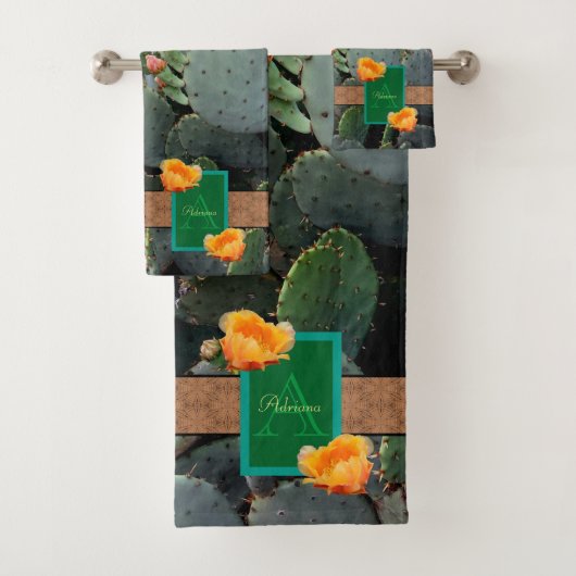 Gespecialiseerde Oranje monogram Prickly Pear Cact Bad Handdoek (Insitu)