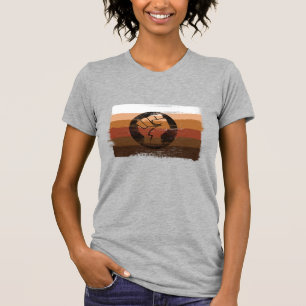 GESPIJNDE BIPOC-STRIPEN EN VIS T-SHIRT