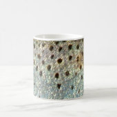 Gespikkelde zeeforel door PatternWear© Koffiemok (Center)