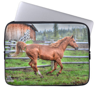 Gespiriteerde Dun-Pony, paarden die lopen op Ranch Laptop Sleeve