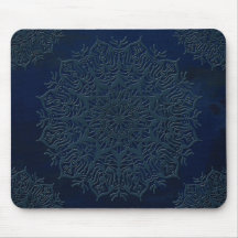 gespleten metalen textuur met ingegraveerde floral