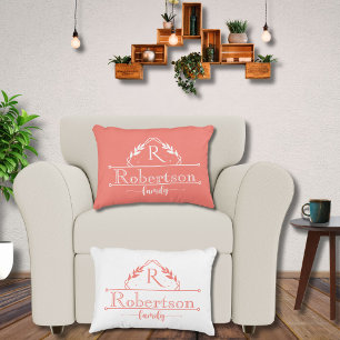 Gespleten Monogram Familienaam Koraalroze Frame Accent Kussen
