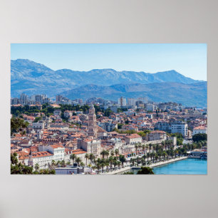 Gespleten stadszeefront luchtfoto, Dalmatië, Kroat Poster