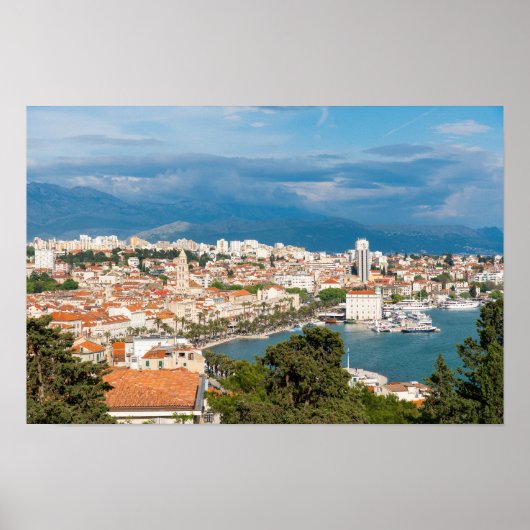 Gespleten stadszeefront luchtfoto, Dalmatië, Kroat Poster (Voorkant)