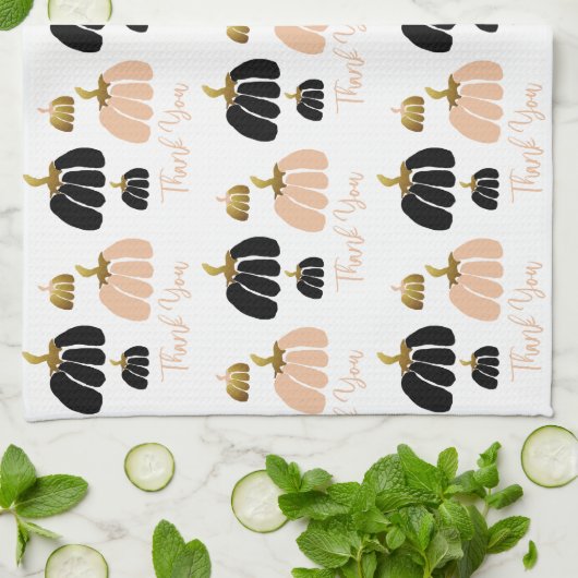 Gestandaardiseerde pompoenen in het zwart, zwart w theedoek (Gevouwen)