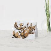 Gestapeld hout in de sneeuw feestdagen kaart (Voorkant)