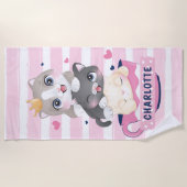Gestapelde Cute Cartoon katten roze gedempte strep Strandlaken (Voorkant)