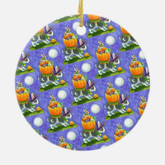 GESTAPELDE HALLOWEEN KONIJNTJES, SNOEPMAÏS, KLEURR KERAMISCH ORNAMENT (Achterkant)