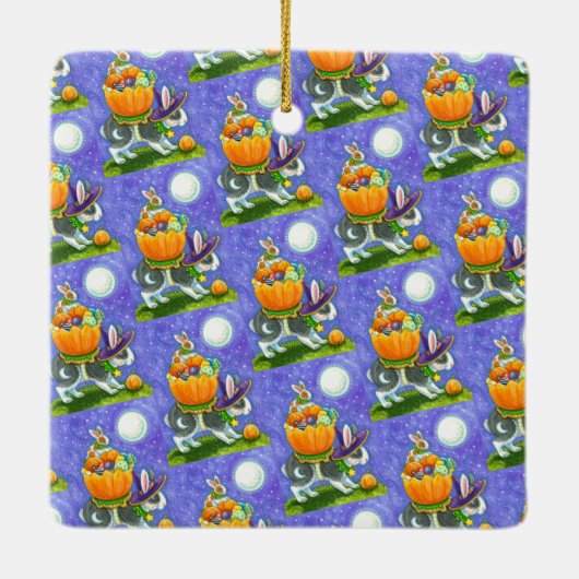 GESTAPELDE HALLOWEEN KONIJNTJES, SNOEPMAÏS, KLEURR KERAMISCH ORNAMENT (Achterkant)