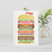 Gestapelde hamburger Birthday BBQ Woodgrain Kaart (Staand voorkant)