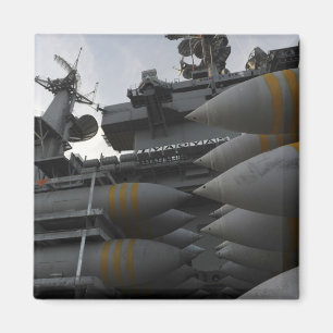 Gestapelde ordnantie klaar om te worden geladen magneet